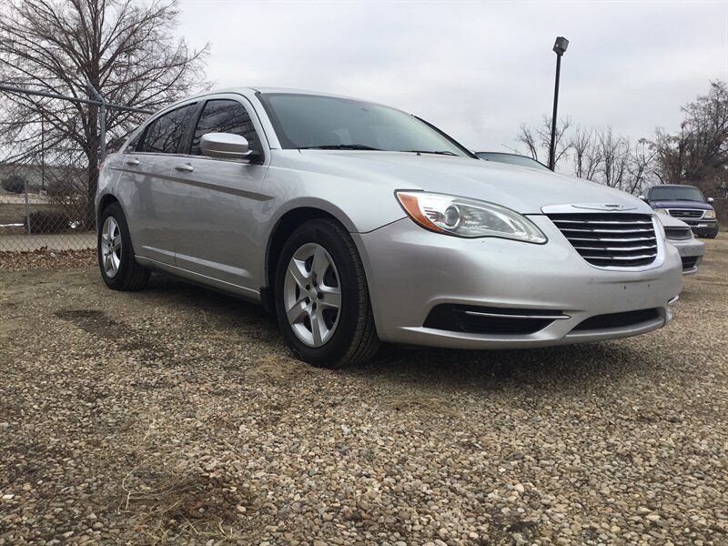 2012 - Chrysler - 200 - $5,995