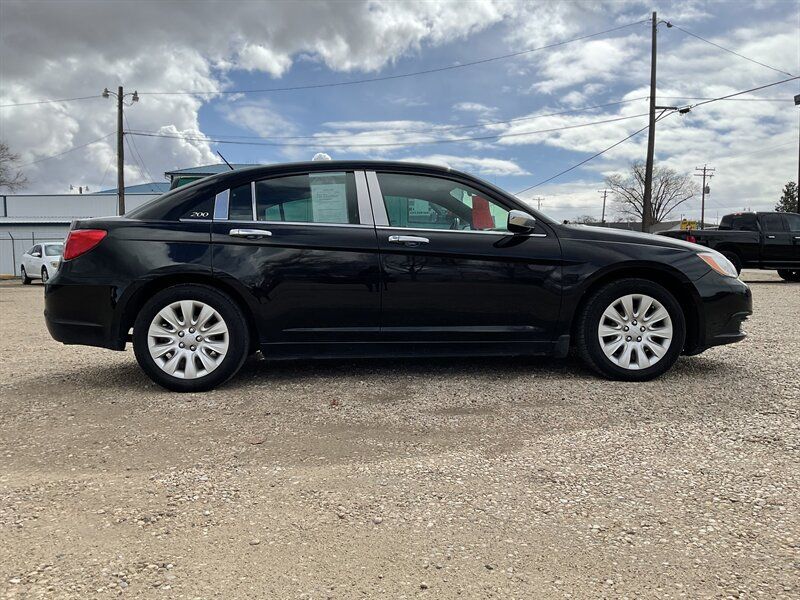 2013 - Chrysler - 200 - $9,995