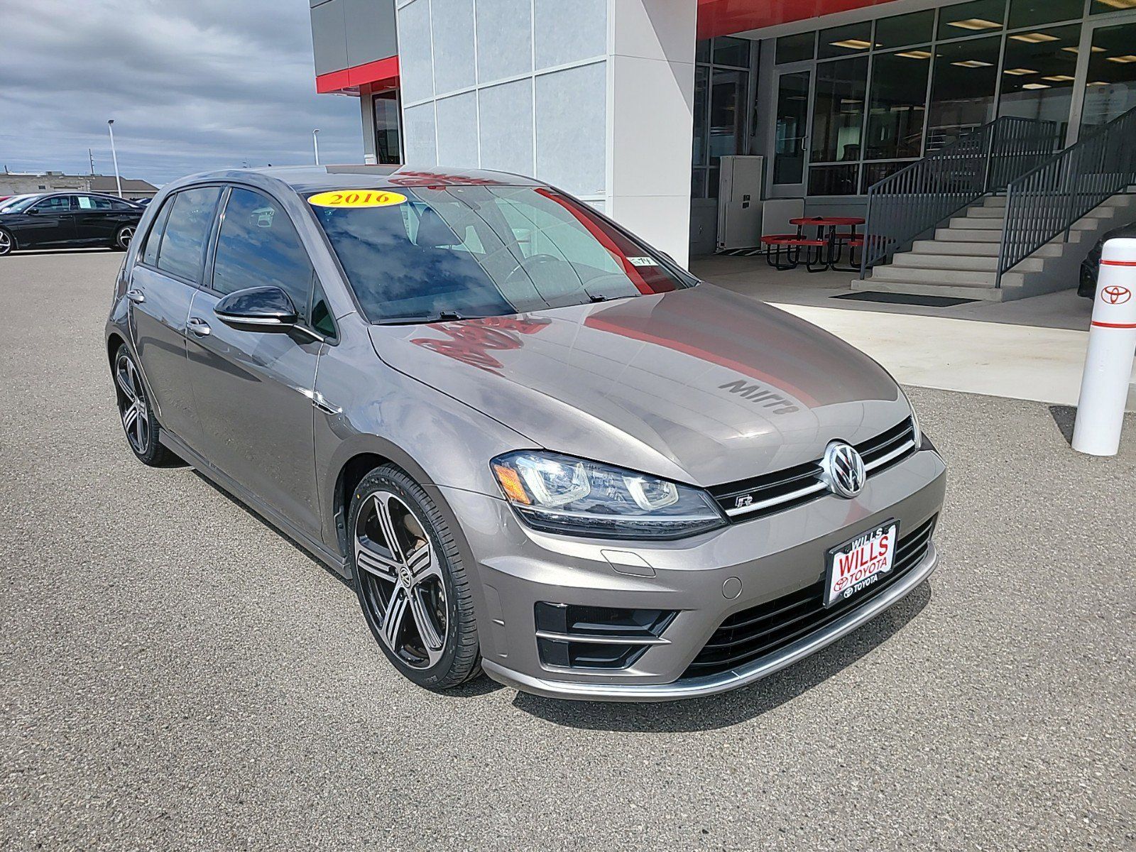 2016 - Volkswagen - Golf R - $24,199