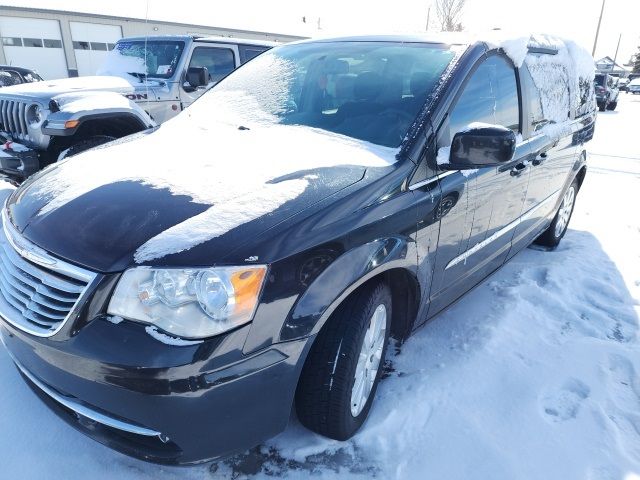 2015 - Chrysler - Town & Country - $8,705